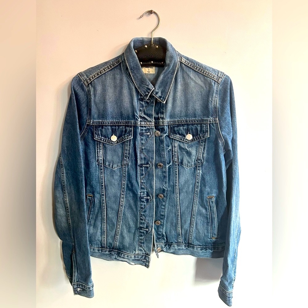 Gap Jean jacket! ✌️